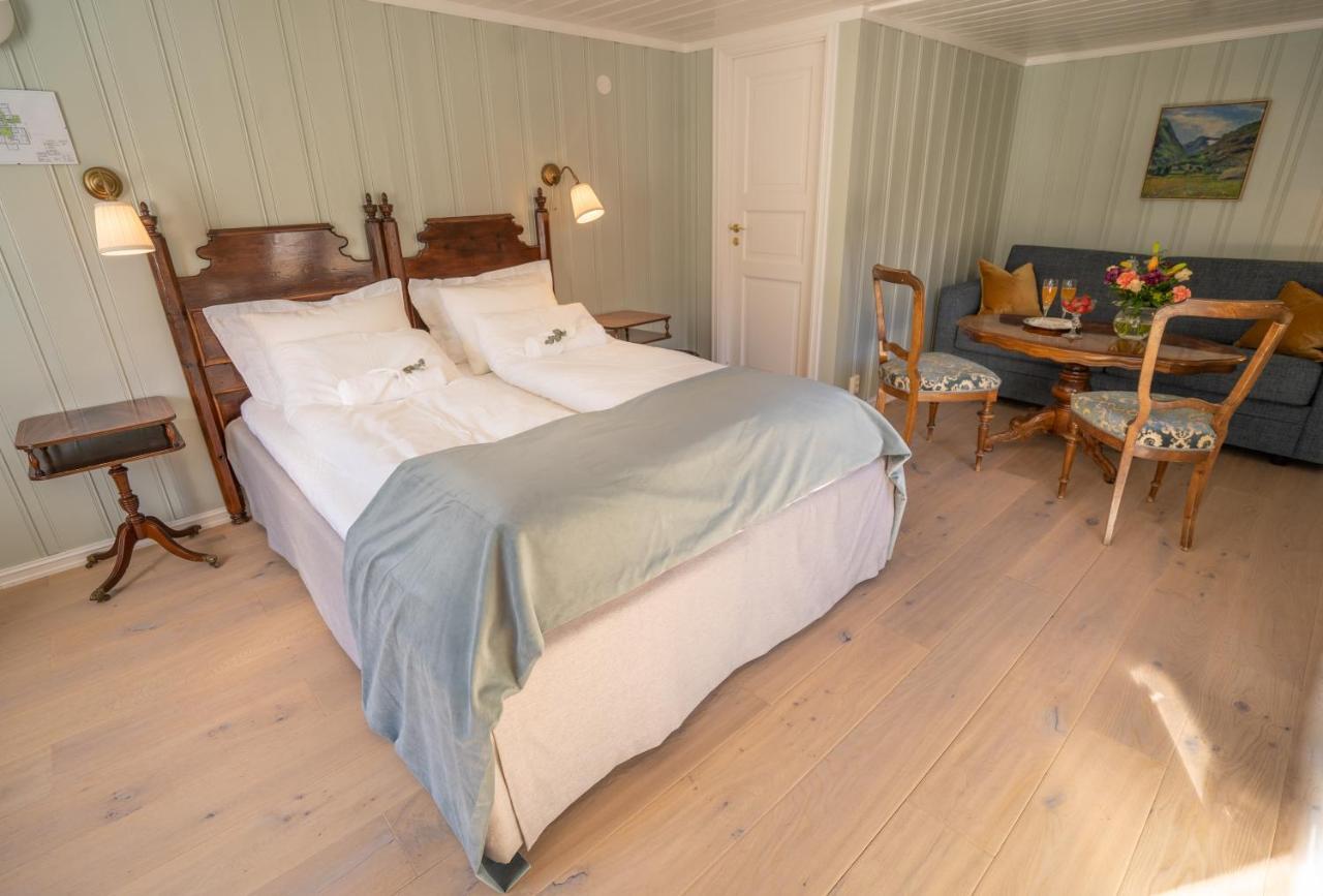 Husum Hotel Borgund Exterior foto