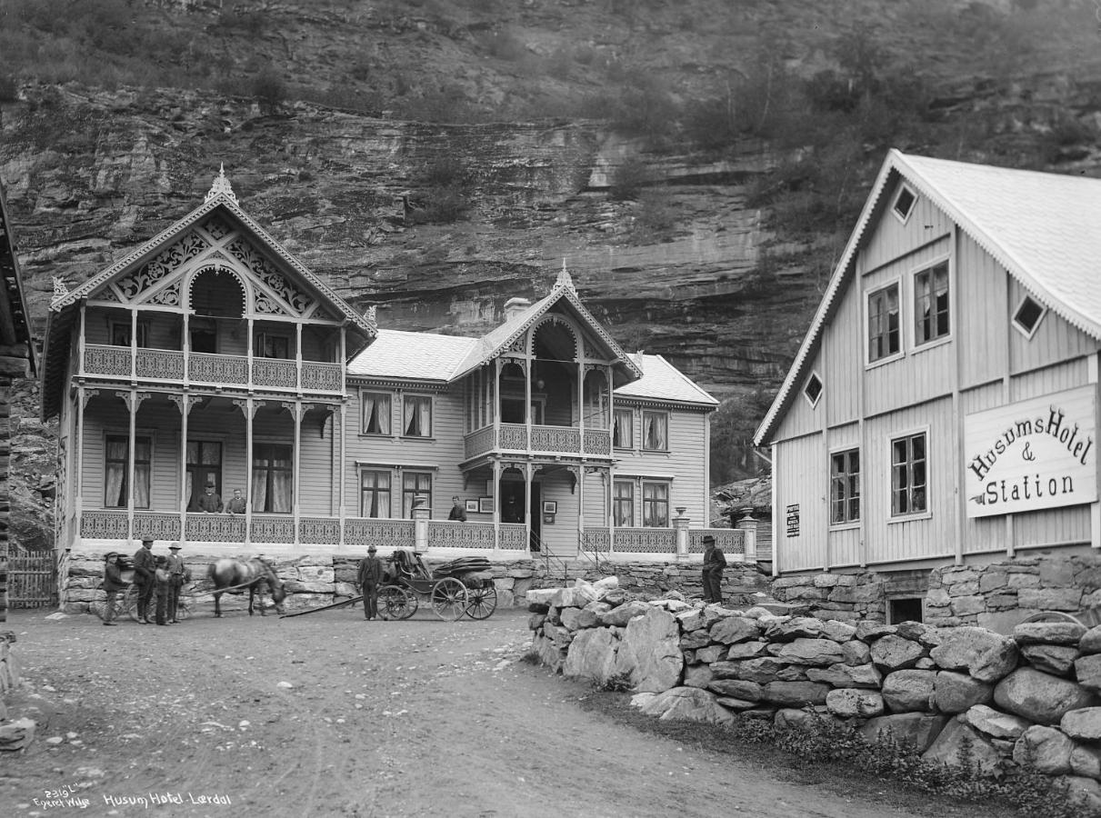 Husum Hotel Borgund Exterior foto